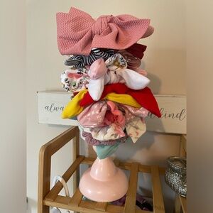 Bow holder with 20 assorted bows!